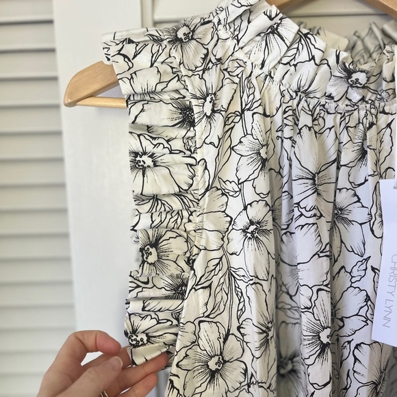 NWT Christy Lynn Aurelie Etched Floral Ruffle Sleeve Blouse | Black, White | L - Picture 3 of 9